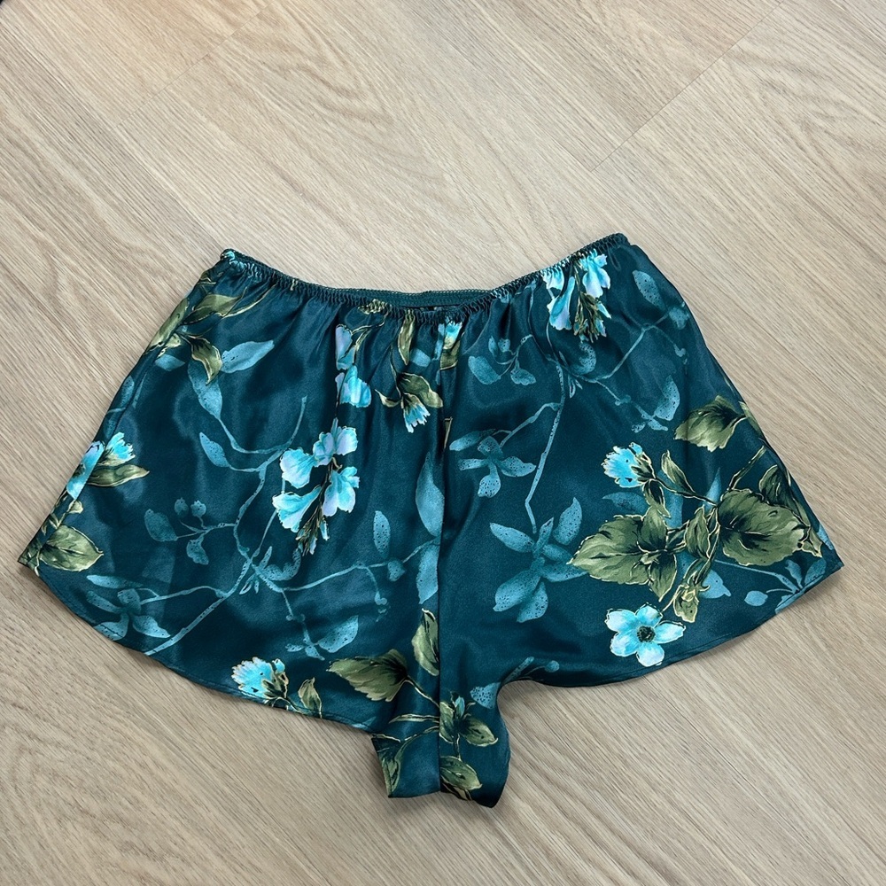 Vintage Satin Sleep Shorts - Picture 3 of 3